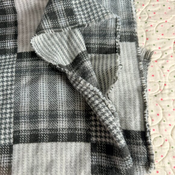 Aerie | Loose Blanket Wrap | Black/Grey | OS - Picture 7 of 7